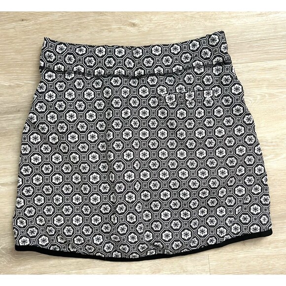 Sofibella Black White Tile Print Golf Skort Size S – Built-In Shorts, 15" Length - Picture 2 of 5